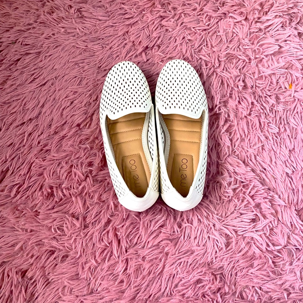 Dressy shoes you can wear anywhere! Very stylish and pretty. Great condition